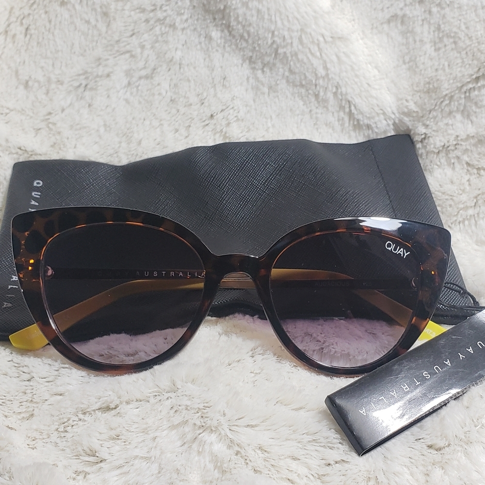 *SOLD* Quay Sunglasses - Picture 1 of 2